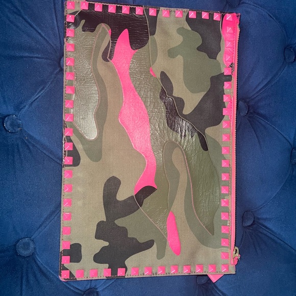 Authentic Valentino Camo clutch - Picture 3 of 14
